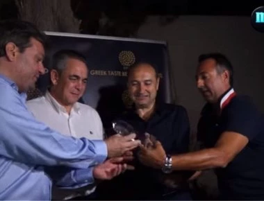 Μύκονος: Εντυπωσιακό dinner gala δια χειρός Cavalli στη Μικρή Βενετία παρουσία Ελλήνων celebrities (βίντεο)